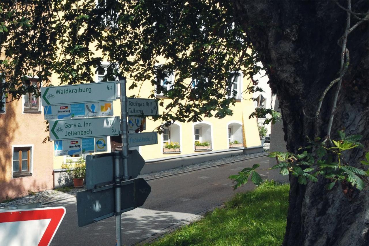 Kraiburg am Inn Stilvolle Wohnung Auf 50 M² Mit Parkplatz Und Wifi מראה חיצוני תמונה