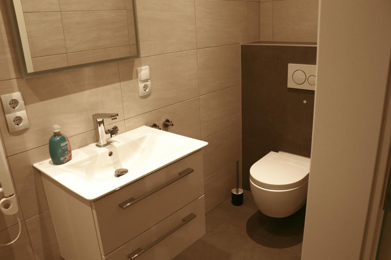 Kraiburg am Inn Stilvolle Wohnung Auf 50 M² Mit Parkplatz Und Wifi מראה חיצוני תמונה