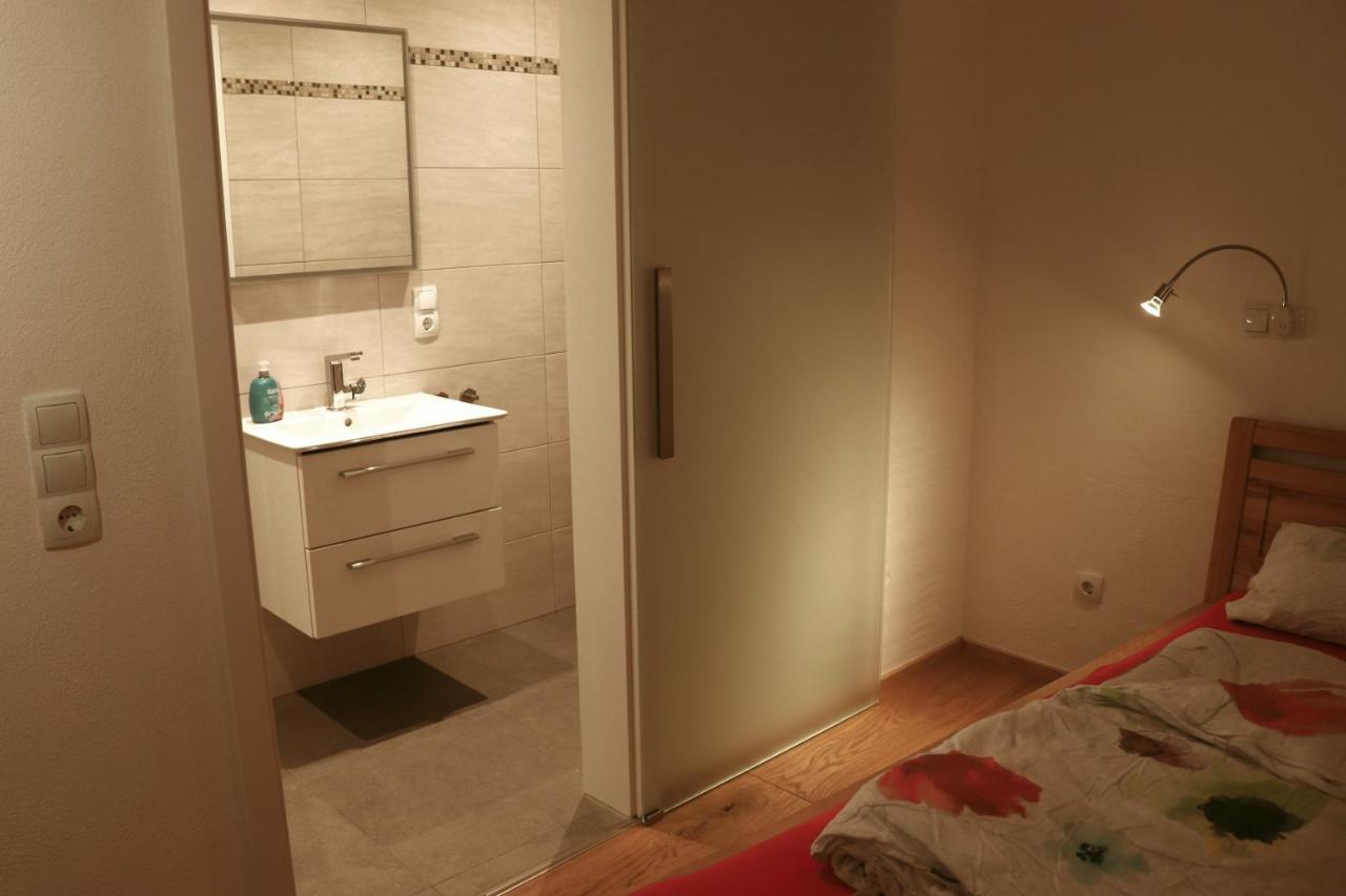 Kraiburg am Inn Stilvolle Wohnung Auf 50 M² Mit Parkplatz Und Wifi מראה חיצוני תמונה