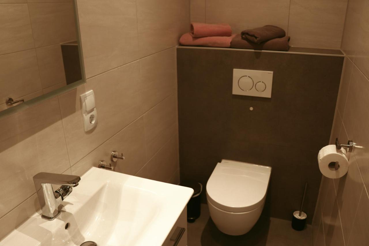 Kraiburg am Inn Stilvolle Wohnung Auf 50 M² Mit Parkplatz Und Wifi מראה חיצוני תמונה
